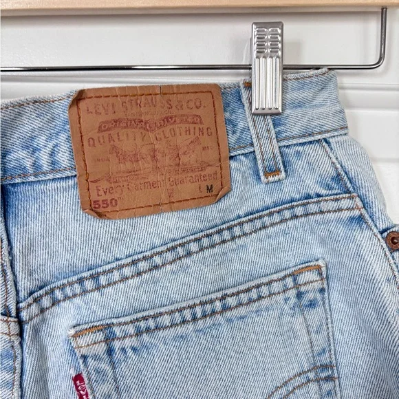 LEVIs Distressed Shorts - Picture 6 of 10